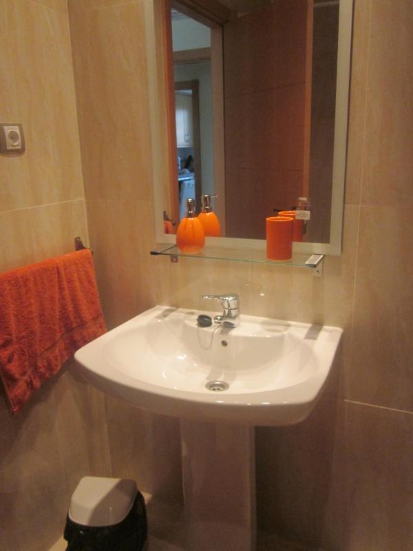 2108-Nice apt with pool close from beach and bars - image 22