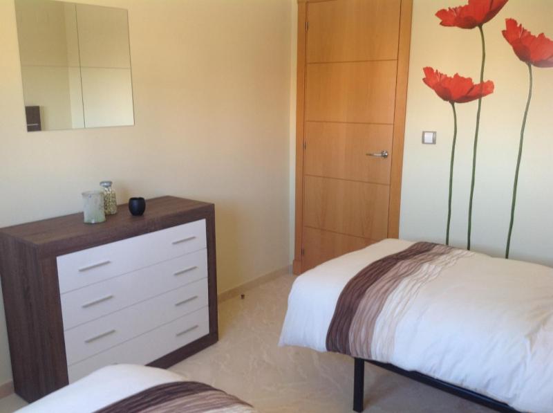 2108-Nice apt with pool close from beach and bars - image 8