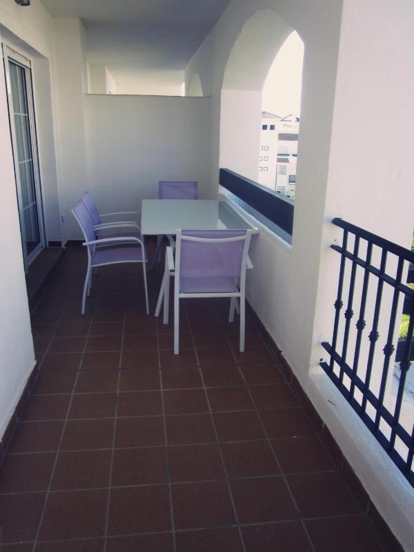 2108-Nice apt with pool close from beach and bars - image 10