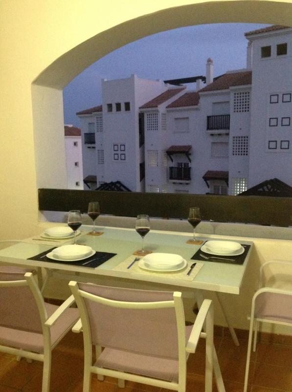 2108-Nice apt with pool close from beach and bars - image 21