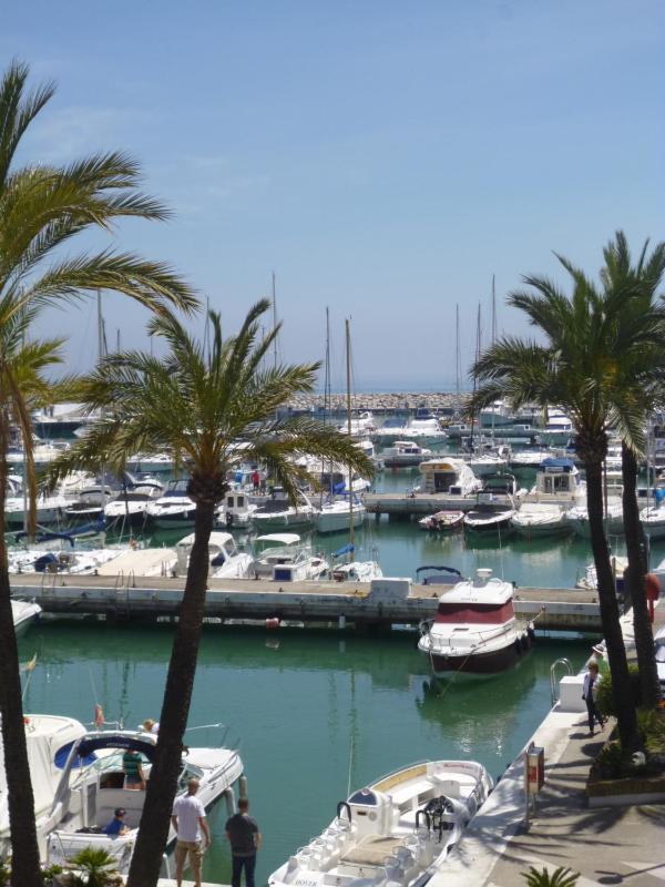 2108-Nice apt with pool close from beach and bars - image 4