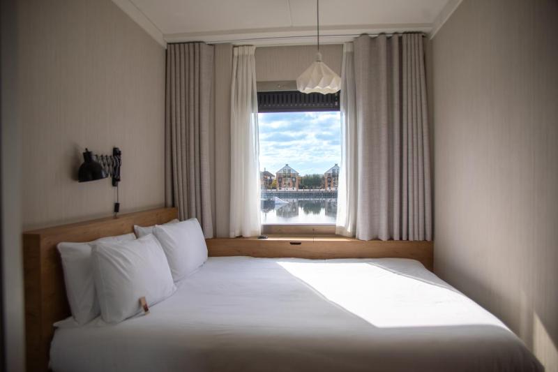 Double Room with River View image 1
