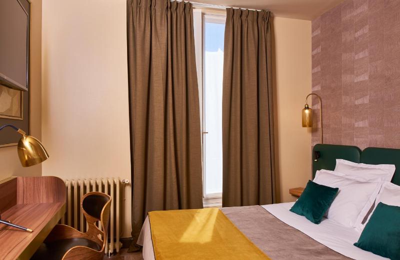 Standard Double Room image 3