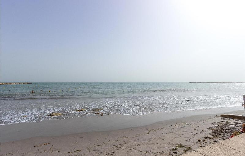 Awesome Apartment In Santa Pola With Wifi - image 5
