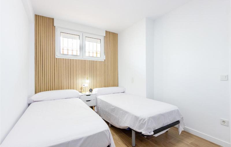 Awesome Apartment In Santa Pola With Wifi - image 3
