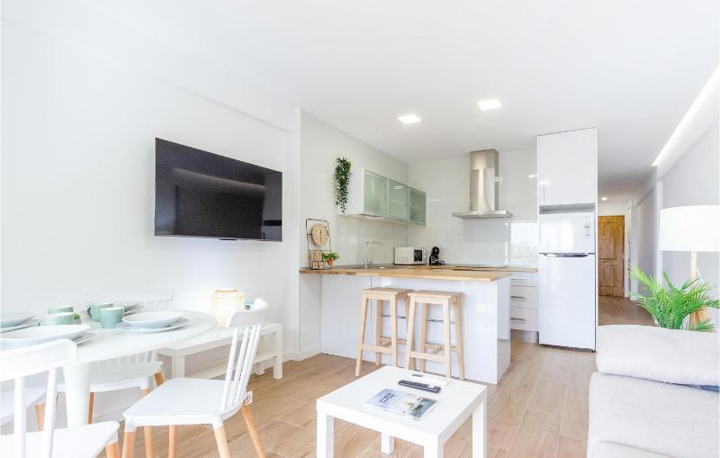 Awesome Apartment In Santa Pola With Wifi - image 17