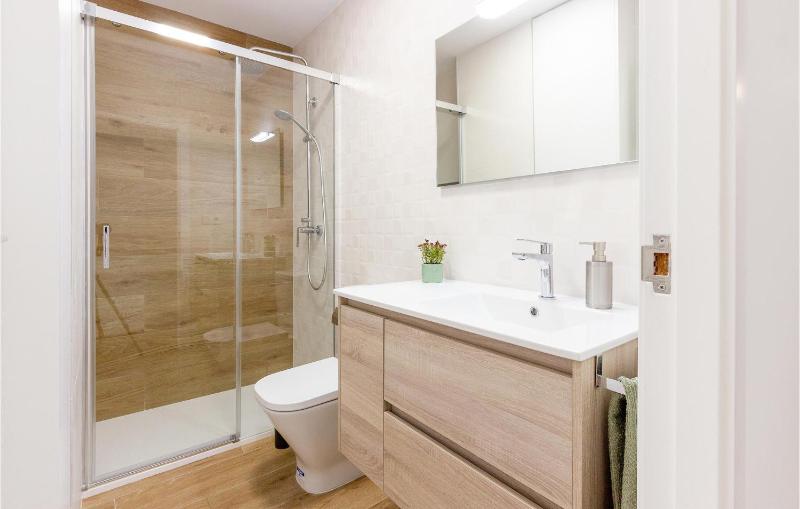 Awesome Apartment In Santa Pola With Wifi - image 16