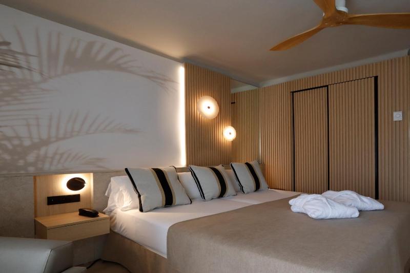 Superior Double Room image 3