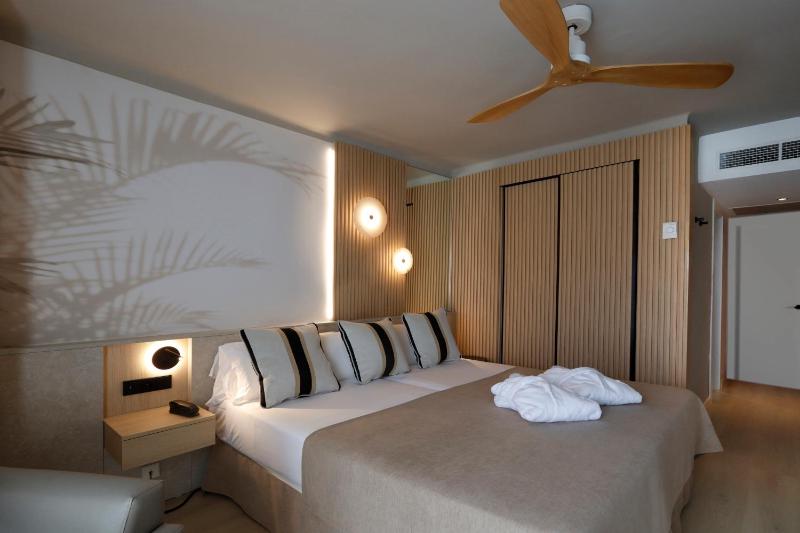 Double Room image 1
