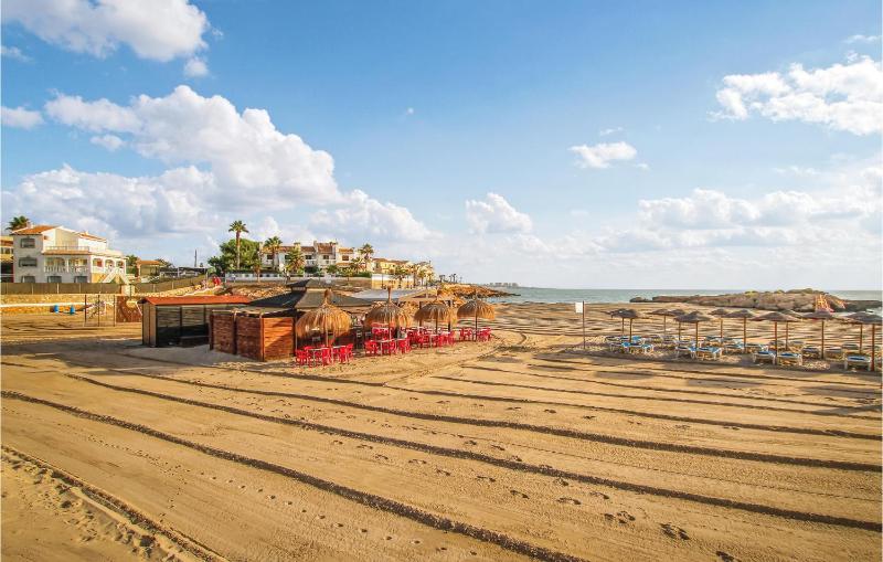 Awesome Apartment In Torrevieja With Wifi - image 9