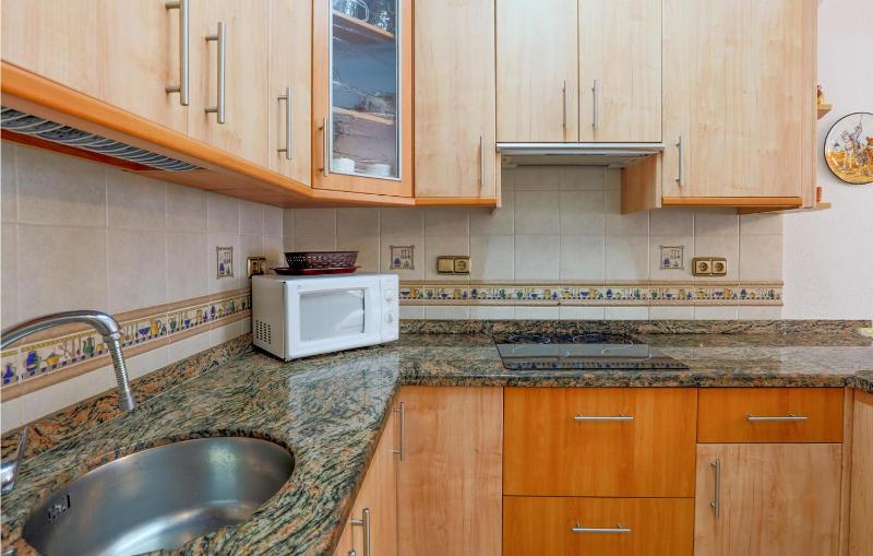 Awesome Home In Santa Pola With Wifi - image 2