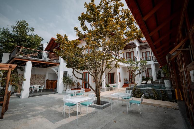 Hue River Side Villa - image 11