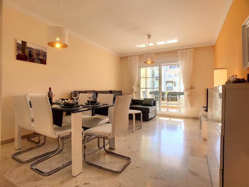 2239-Lovely 2 bedrooms with pool and paddle court - image 11