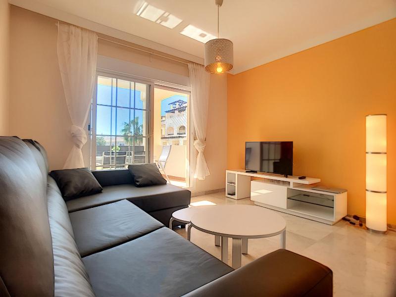 2239-Lovely 2 bedrooms with pool and paddle court - image 7