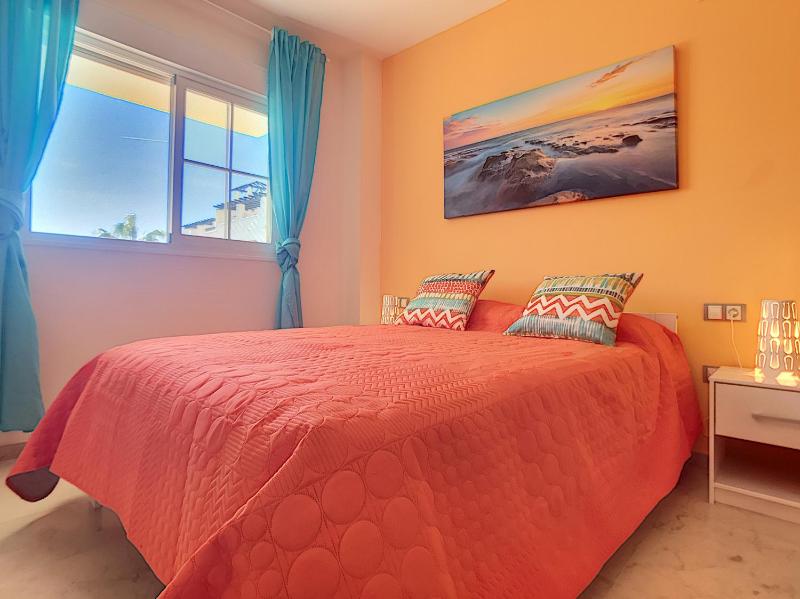 2239-Lovely 2 bedrooms with pool and paddle court - image 26