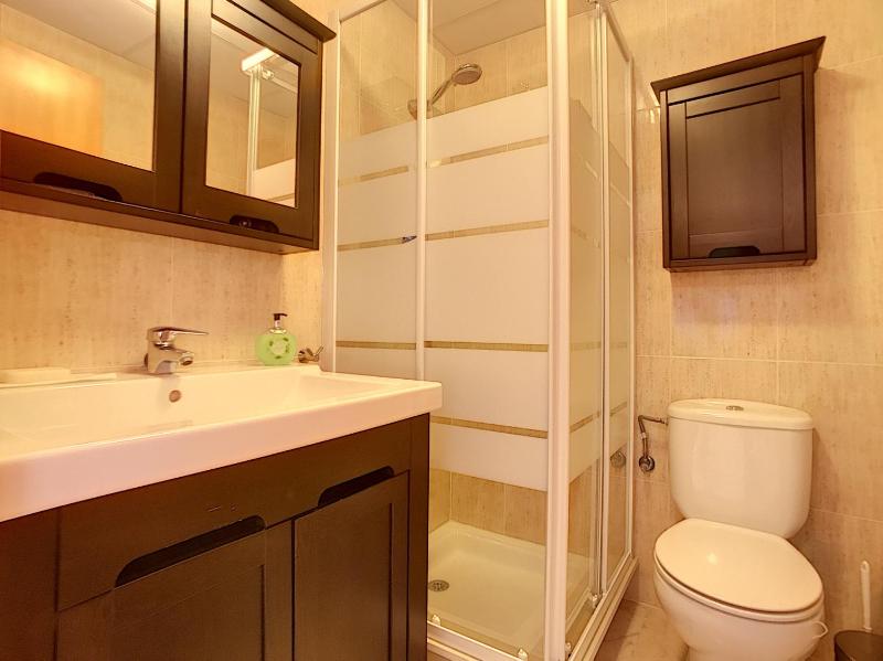 2239-Lovely 2 bedrooms with pool and paddle court - image 25