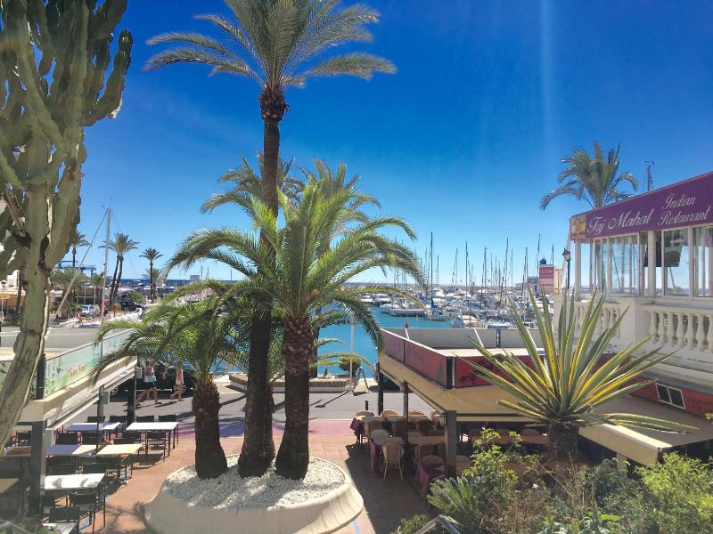 2239-Lovely 2 bedrooms with pool and paddle court - image 6