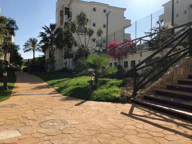 2239-Lovely 2 bedrooms with pool and paddle court - image 16