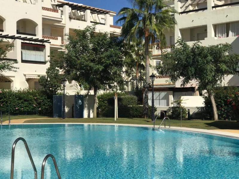 2239-Lovely 2 bedrooms with pool and paddle court - image 23