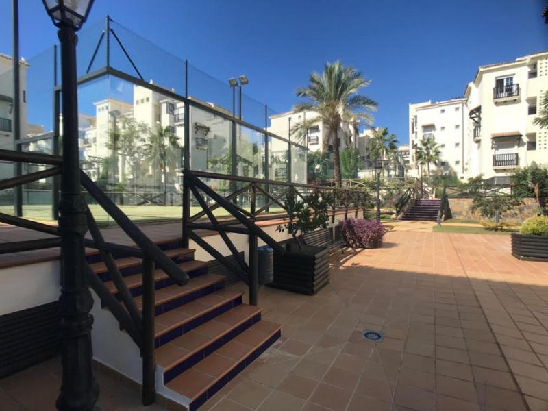 2239-Lovely 2 bedrooms with pool and paddle court - image 14