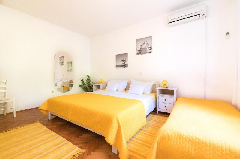 One-Bedroom Apartment with Terrace image 4