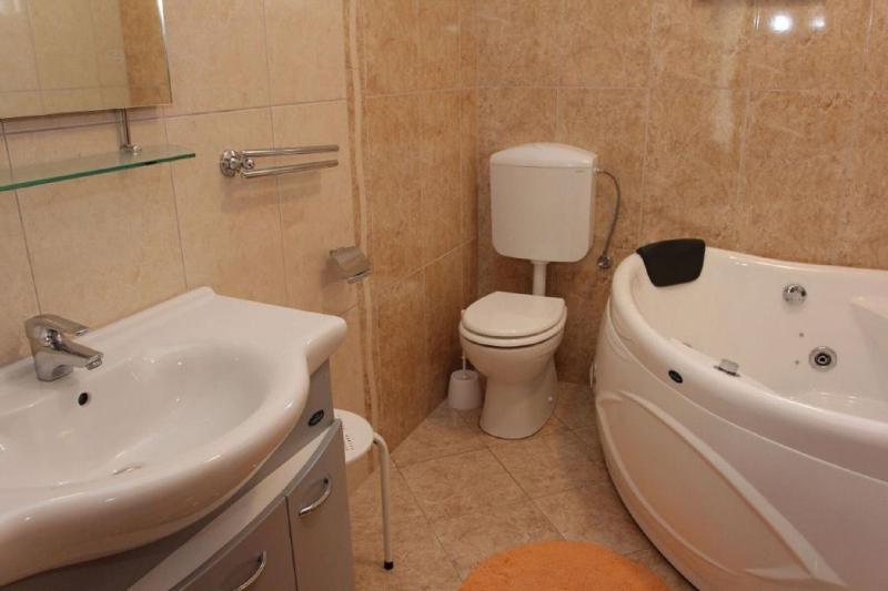 Seven-Bedroom Holiday Home image 3