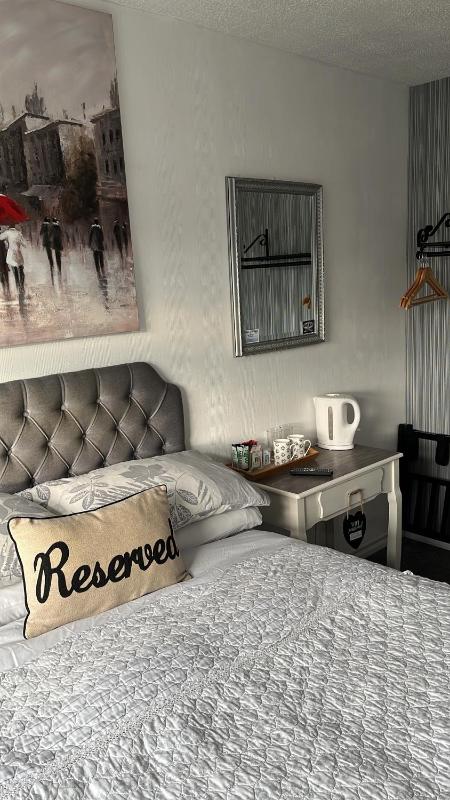 Double Room image 3