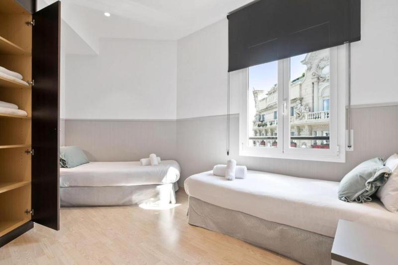 Fisa Rentals Gran Via Apartments - image 13