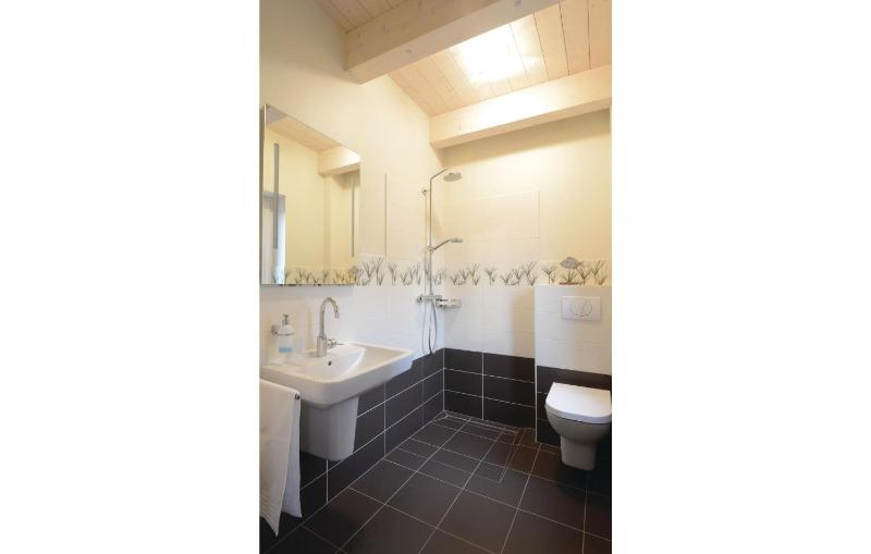 Three-Bedroom Holiday Home  image 4