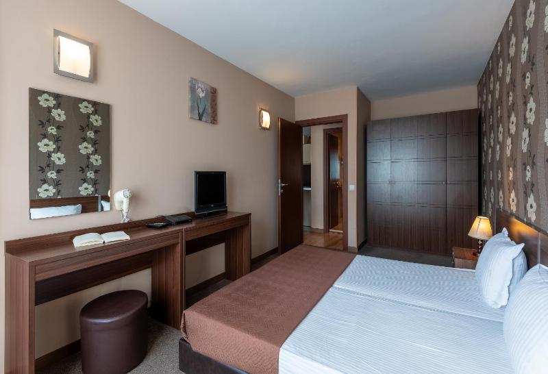 One-Bedroom Lux Apartment image 3