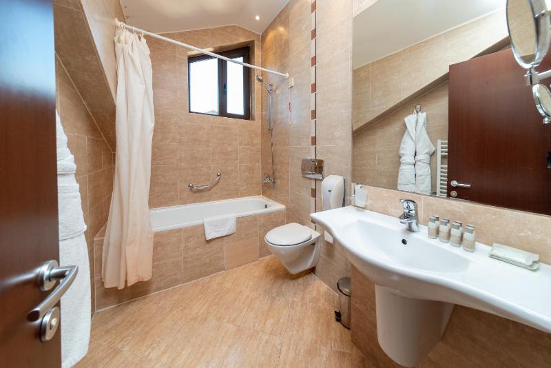 Family Suite (One Level)  image 2