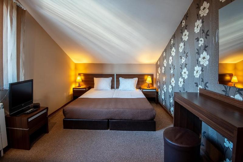 Family Suite (One Level)  image 1