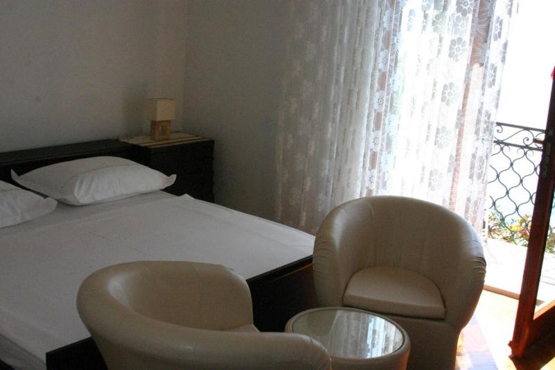 Double Room image 3