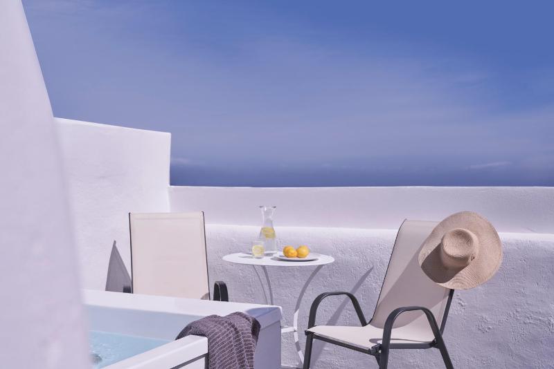 Petit Suite with Outdoor Private Jetted Tub image 1