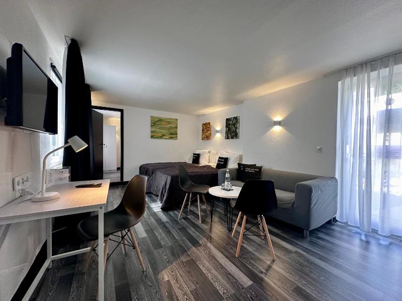 Studio (4 Adults) image 2