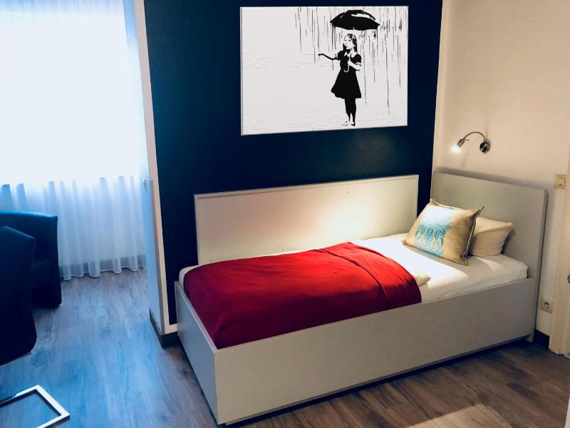 Large Twin Room image 3