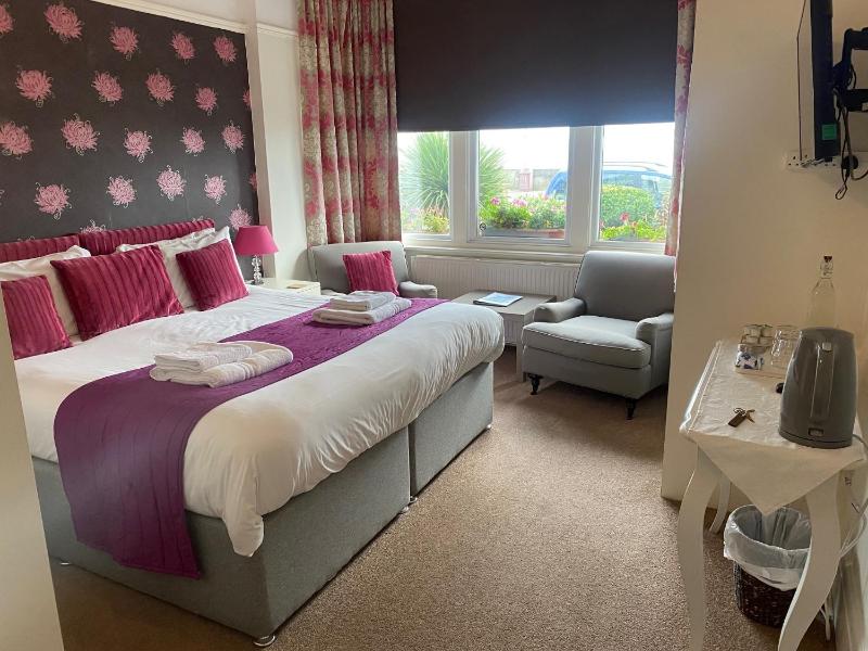Deluxe Double Room with Sea View image 1