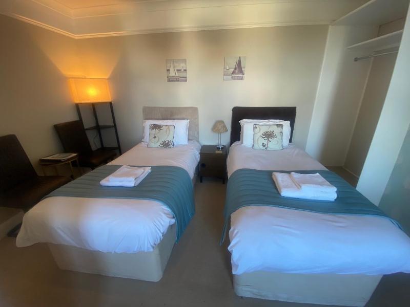 Twin Room image 1