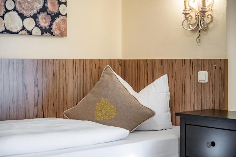 Standard Single Room with Balcony image 4