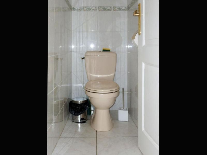 One-Bedroom Standard Apartment image 2