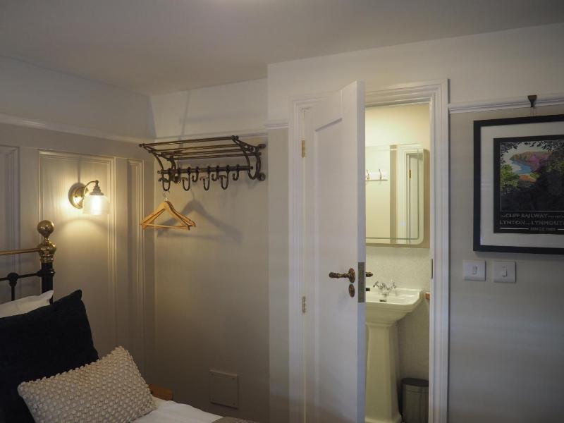 Double Room with Private Bathroom image 4