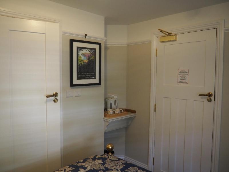 Double Room with Private Bathroom image 3