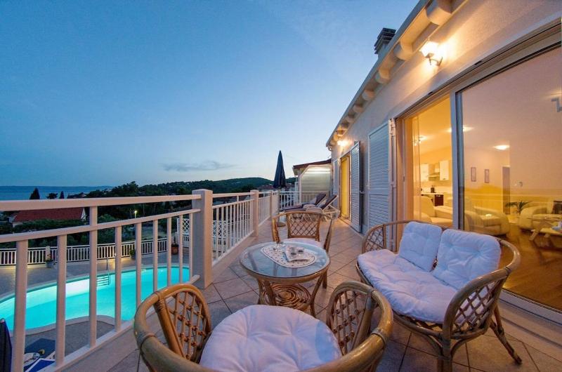 Four-Bedroom Holiday Home image 1