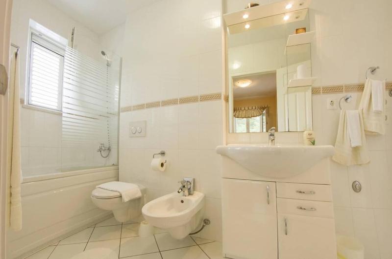 Four-Bedroom Holiday Home image 4
