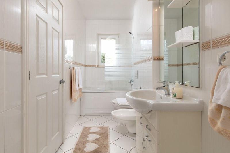 Four-Bedroom Holiday Home image 3