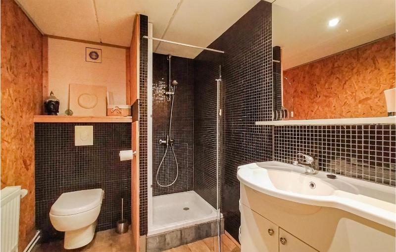 Two-Bedroom Holiday Home image 4