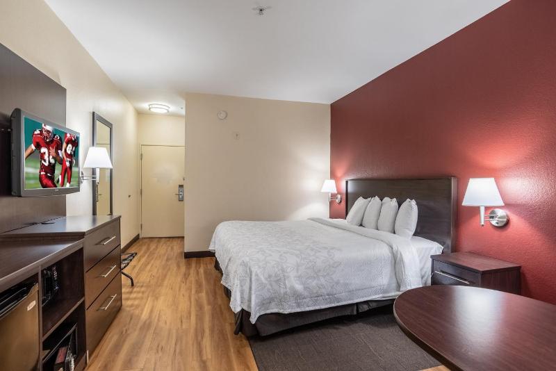 Superior King Room Smoke Free image 3