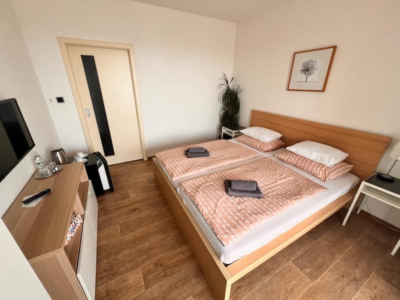 Deluxe Double Room with Balcony image 4