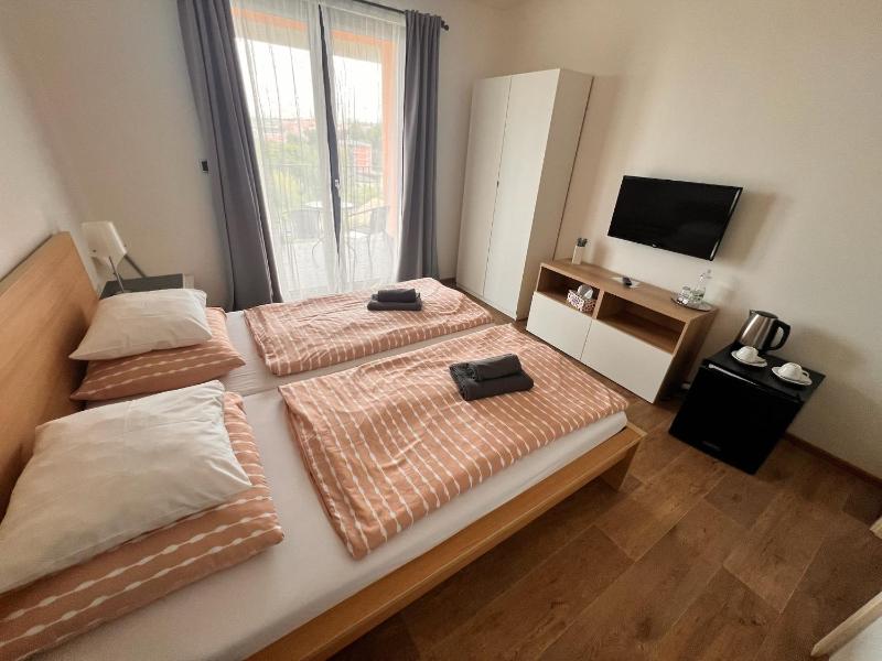 Deluxe Double Room with Balcony image 1
