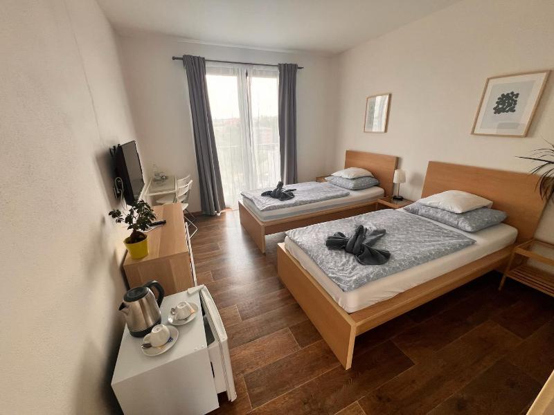Twin Room with View image 3